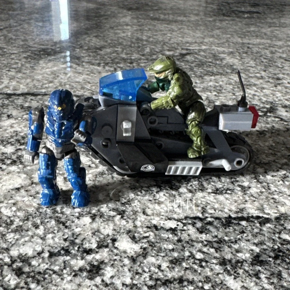 Halo Mega Bloks UNSC Siege Bike 97116 Master Chief And Blue Spartan